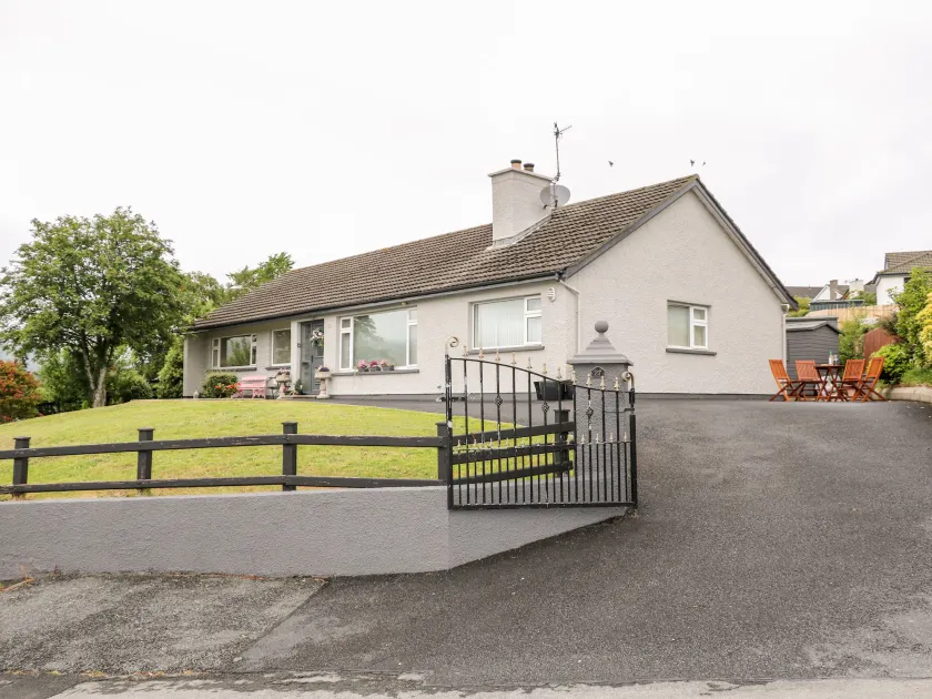 27 Pinewood Hill - Image 1