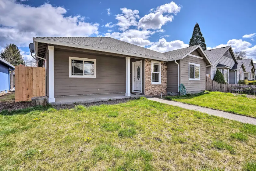 Grants Pass Home: 1 Mi to Downtown & Rogue River! - Image 1