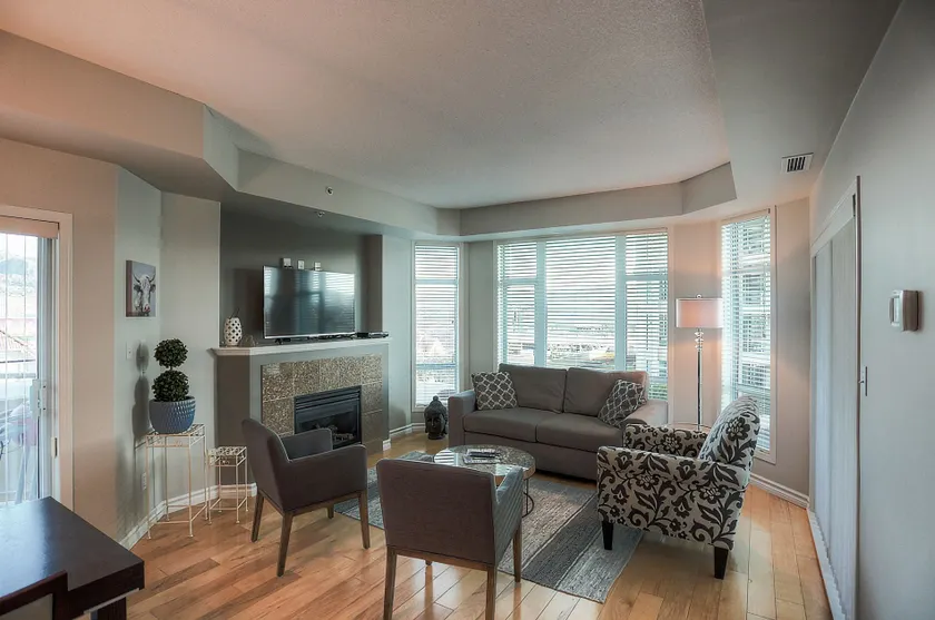 Sunset Waterfront Resort by KelownaGo - Image 1