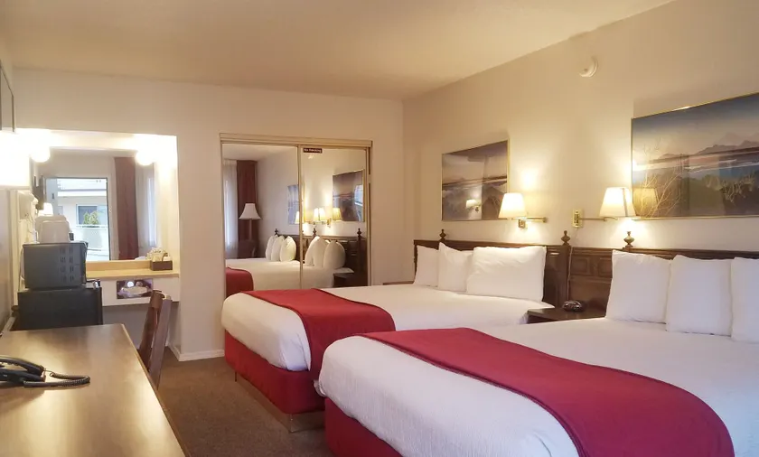 Sovana Inn - Image 1