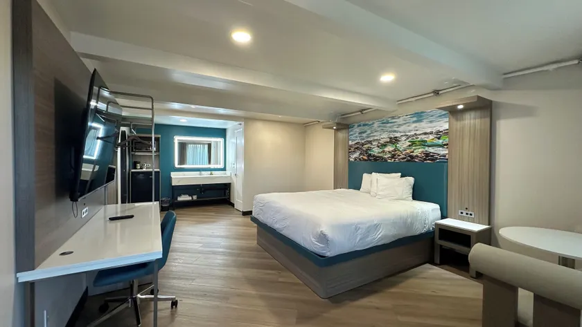 Costa Mesa Inn - Newport Beach Area - Image 1