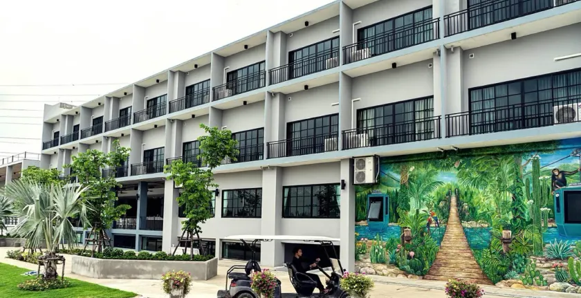 ESC Park Hotel - Image 1