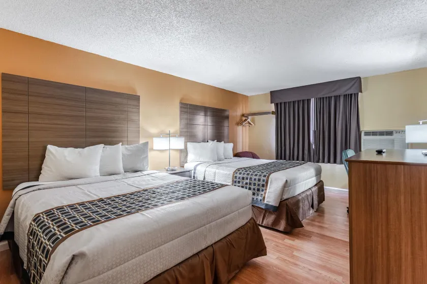 Rodeway Inn Farmington - Image 1