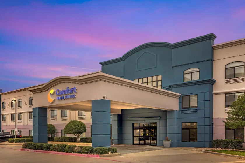 Comfort Inn & Suites Irving Las Colinas DFW - Image 1