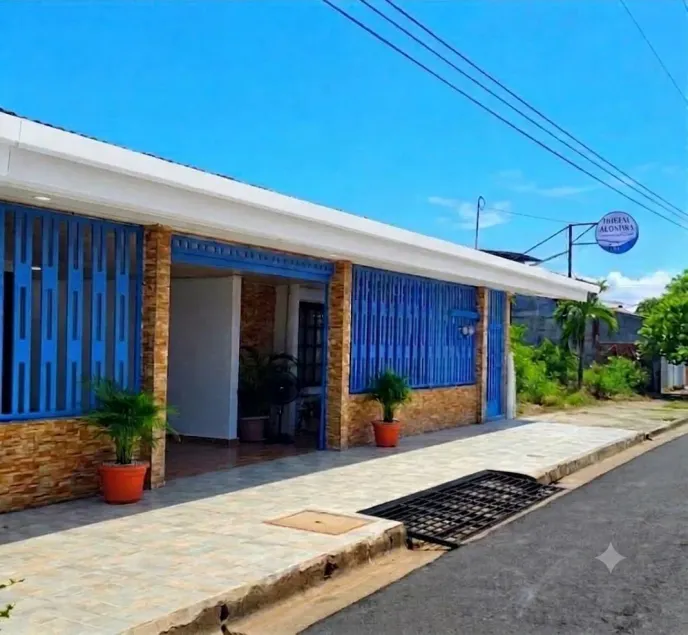Hostel del Pacífico Habitaciónes con baño privado y aire acondicionado - Image 1