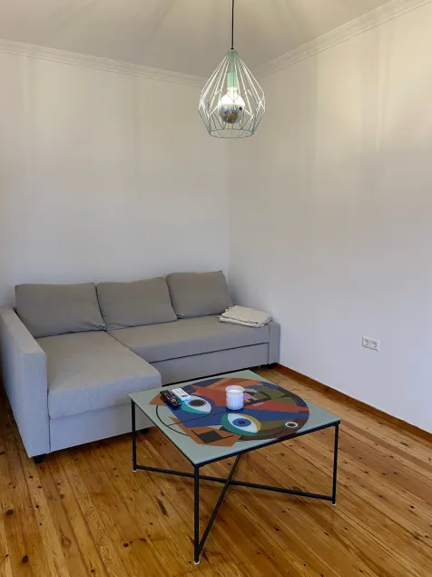 Modern, centrally located apartment - Image 1