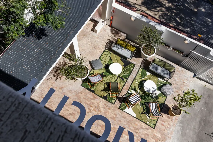 CURIOCITY Green Point - Image 1