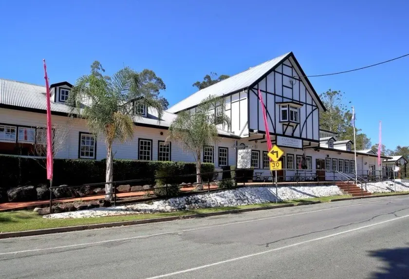 Canungra Hotel - Image 1