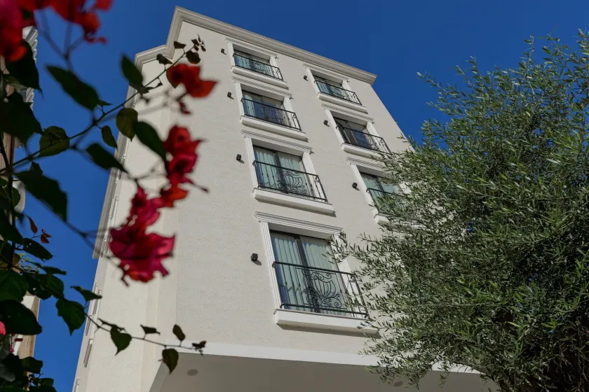 Hotel Central - Image 1