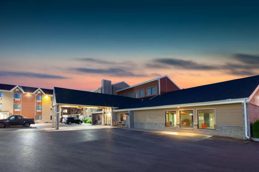 AmericInn by Wyndham Iron River - Image 1