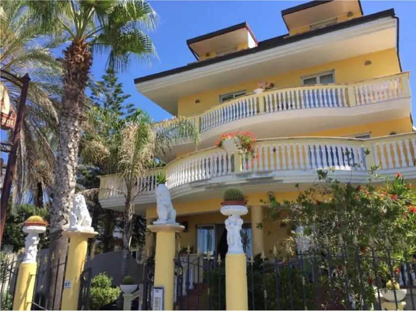 Cridda Hotel & Restaurant - Image 1