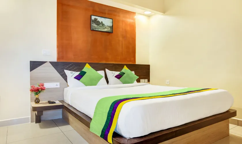 Treebo Golden Inn, 700 Mtrs From Promenade Beach - Image 1