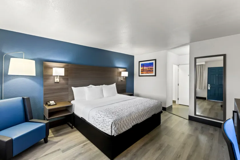 Econo Lodge Airport - Image 1