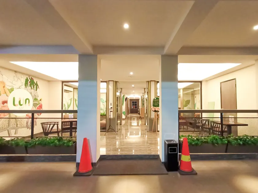 Lun Hotel Manado - Image 1