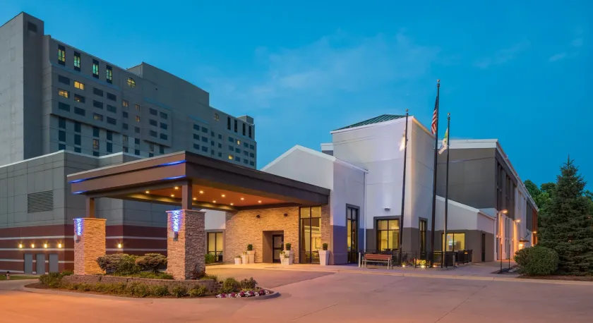 Holiday Inn Express & Suites Springfield by IHG - Image 1