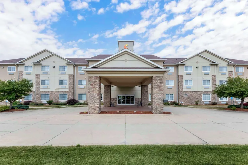 Comfort Suites Cedar Falls Industrial Park - Image 1