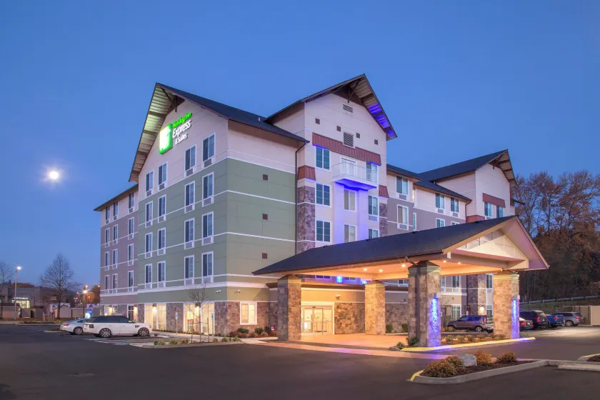 Holiday Inn Express & Suites - Seattle South - Tukwila by IHG - Image 1