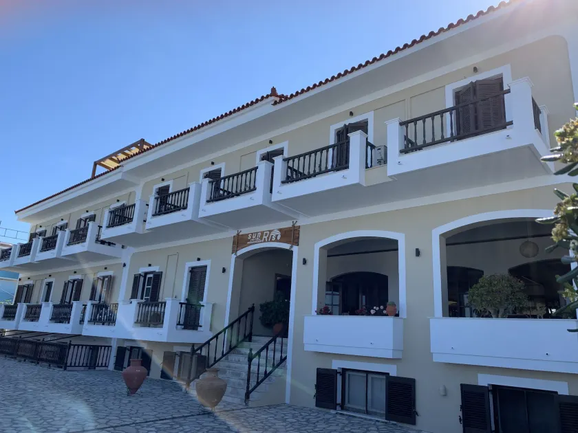 Sunrise Hotel - Image 1