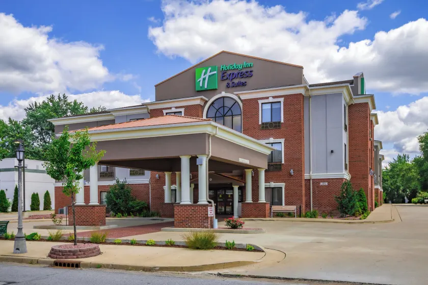 Holiday Inn Express & Suites - South Bend - Notre Dame Univ. - Image 1