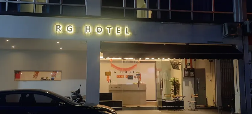 Super OYO 90724 Rg Hotel - Image 1