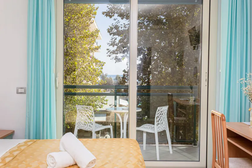 Hotel Gadames - Lunch on the Beach - Image 1