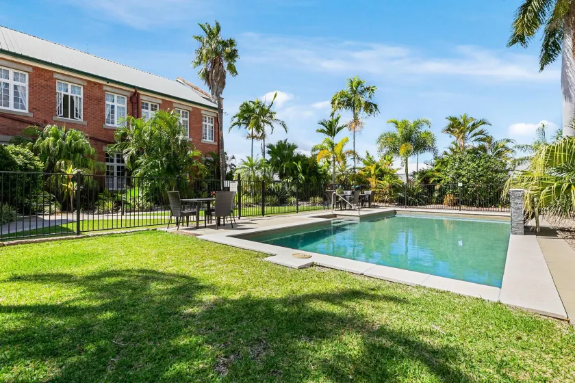 Quality Hotel Regent Rockhampton - Image 1
