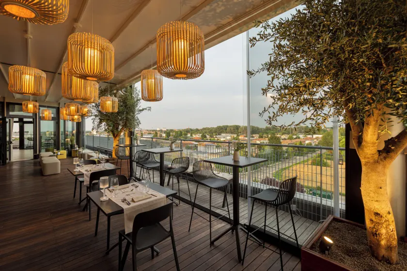 NEW IPOINT HOTEL - Image 1