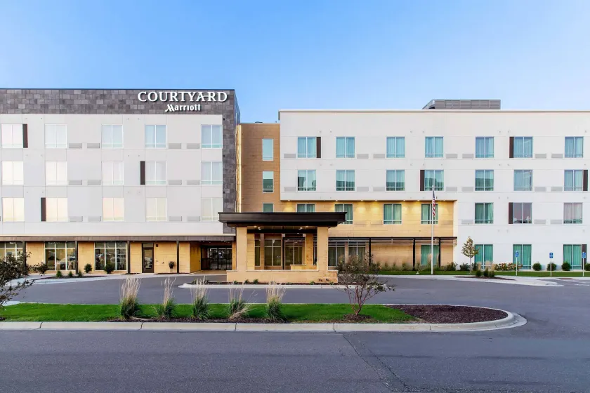 Courtyard by Marriott St Paul Woodbury - Image 1