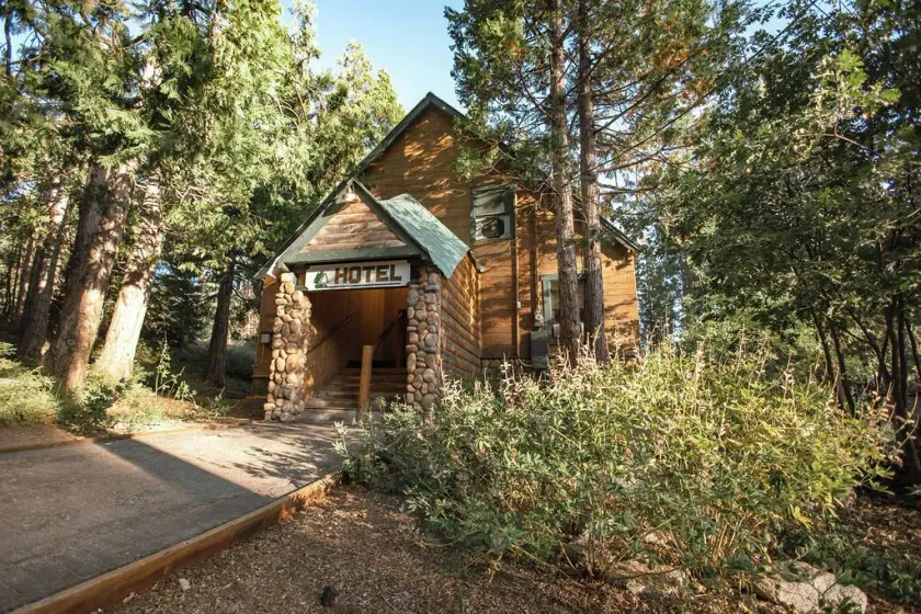 Shaver Lake Village Hotel - Image 1