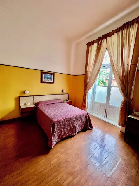 Hotel Isabel - Image 1