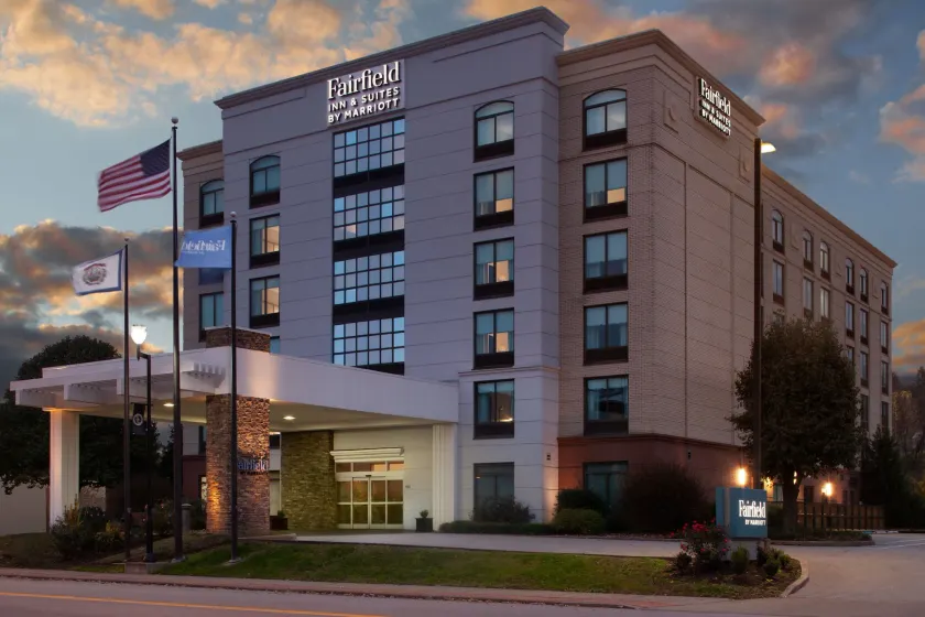 Fairfield Inn & Suites by Marriott Charleston - Image 1