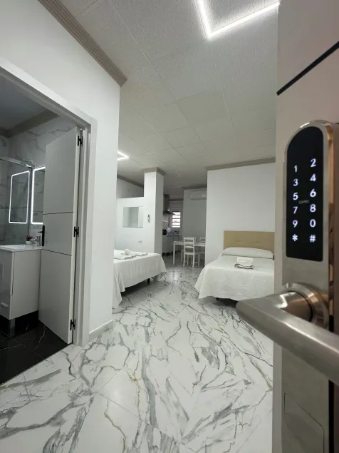 Hotel Avenida - Image 1
