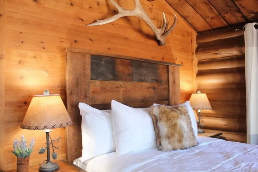 Elkhorn Cabins And Inn - Image 1