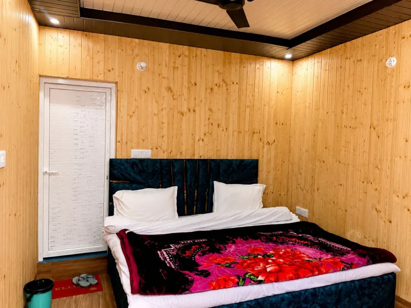 Yamuna pag pinewood hotel  - Rum
