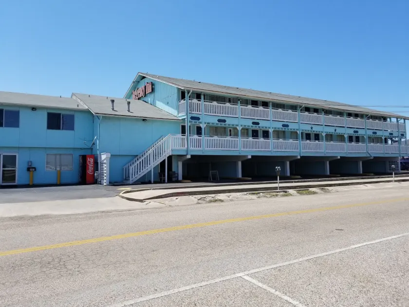 Regency Inn Motel by the Beach - Image 1