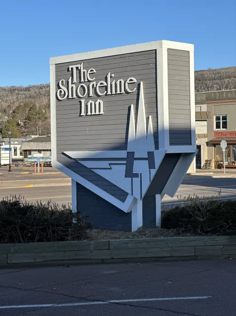 The Shoreline Inn - Image 1
