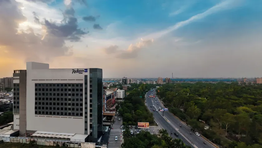 Radisson Blu Towers Kaushambi Delhi NCR - Image 1