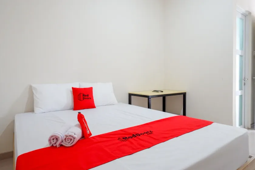 RedDoorz near Pacific Mall Tegal 2 - Image 1