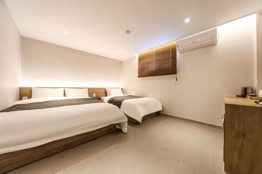 Gaya Mini Hotel - Image 1