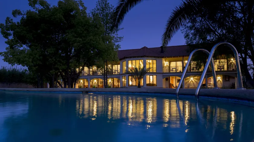 La Perla Hotel - Image 1