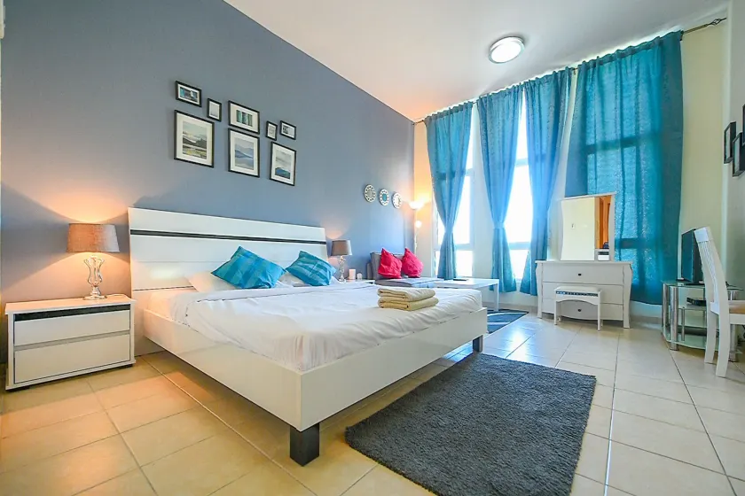 SND - Bright and Spacious Studio - Image 1