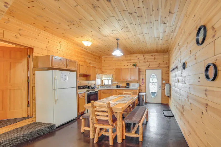 6 Mi to Shingleton: Manistique Home w/ Yard! - Innvendig