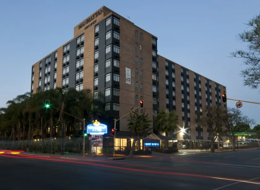 Manhattan Hotel - Image 1