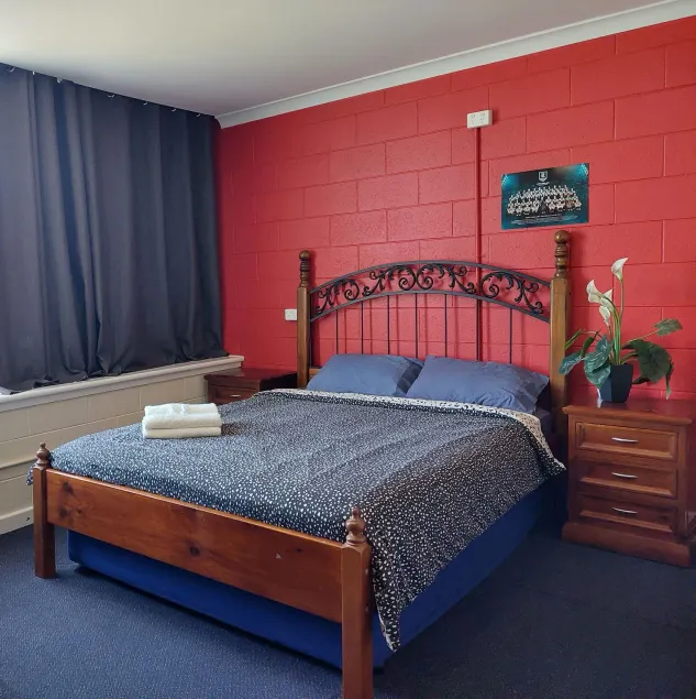 Port Adelaide Backpackers - Image 1