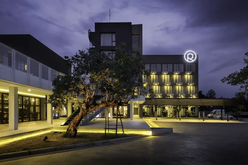 R Photo Hotel - Image 1