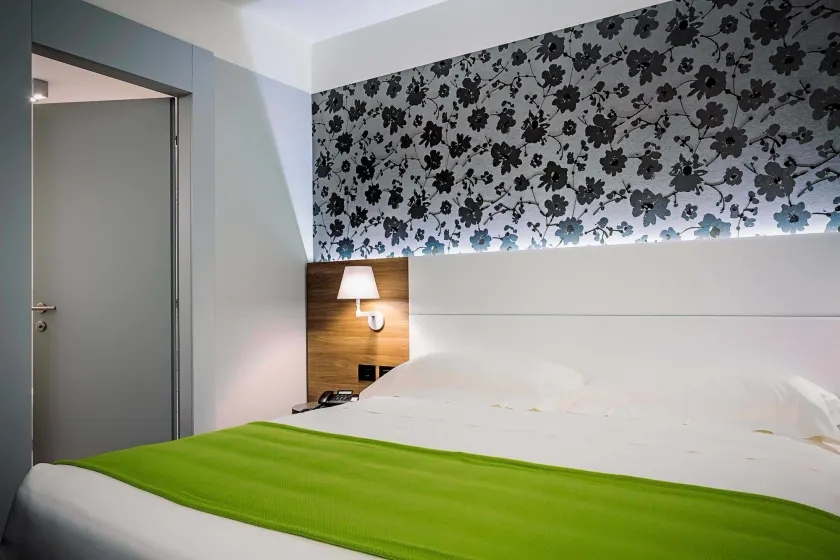 Link124 Hotel - Image 1