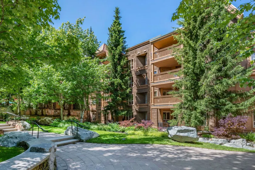 Hilton Grand Vacations Club Whistler - Image 1