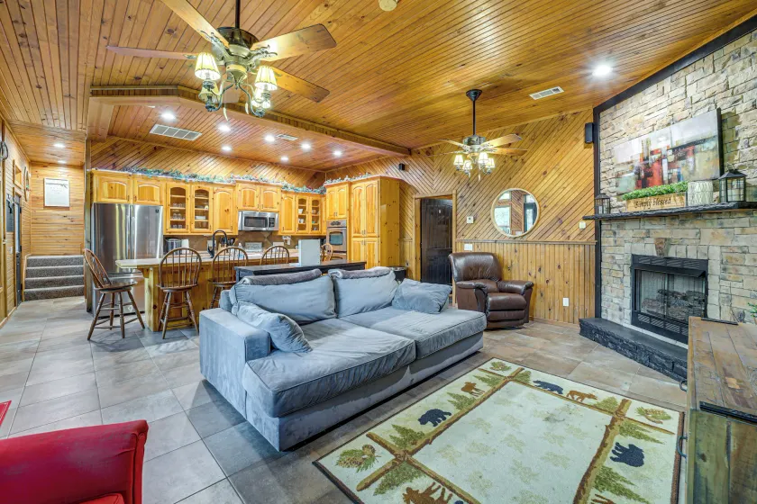Lake Eufaula Cabin w/ Hot Tub & Large Deck - Image 1