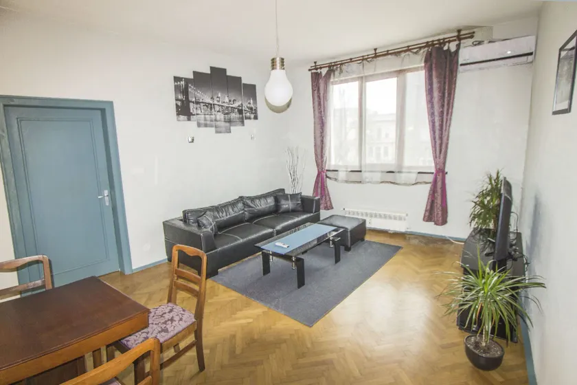 Popa Apartment - Image 1