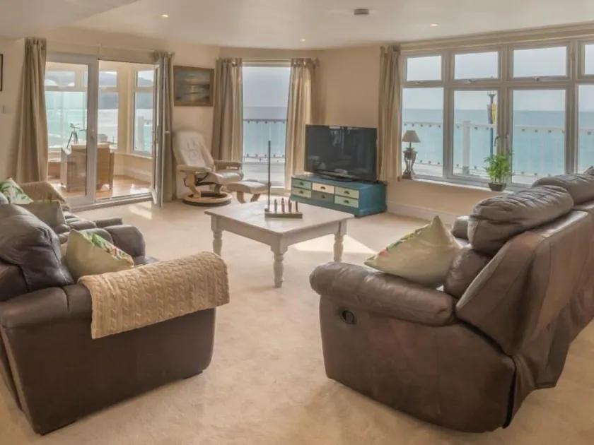 Beachside Apartment On The Beach - Image 1